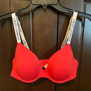 Victoria’s Secret 36C! Lightly worn, super soft.
